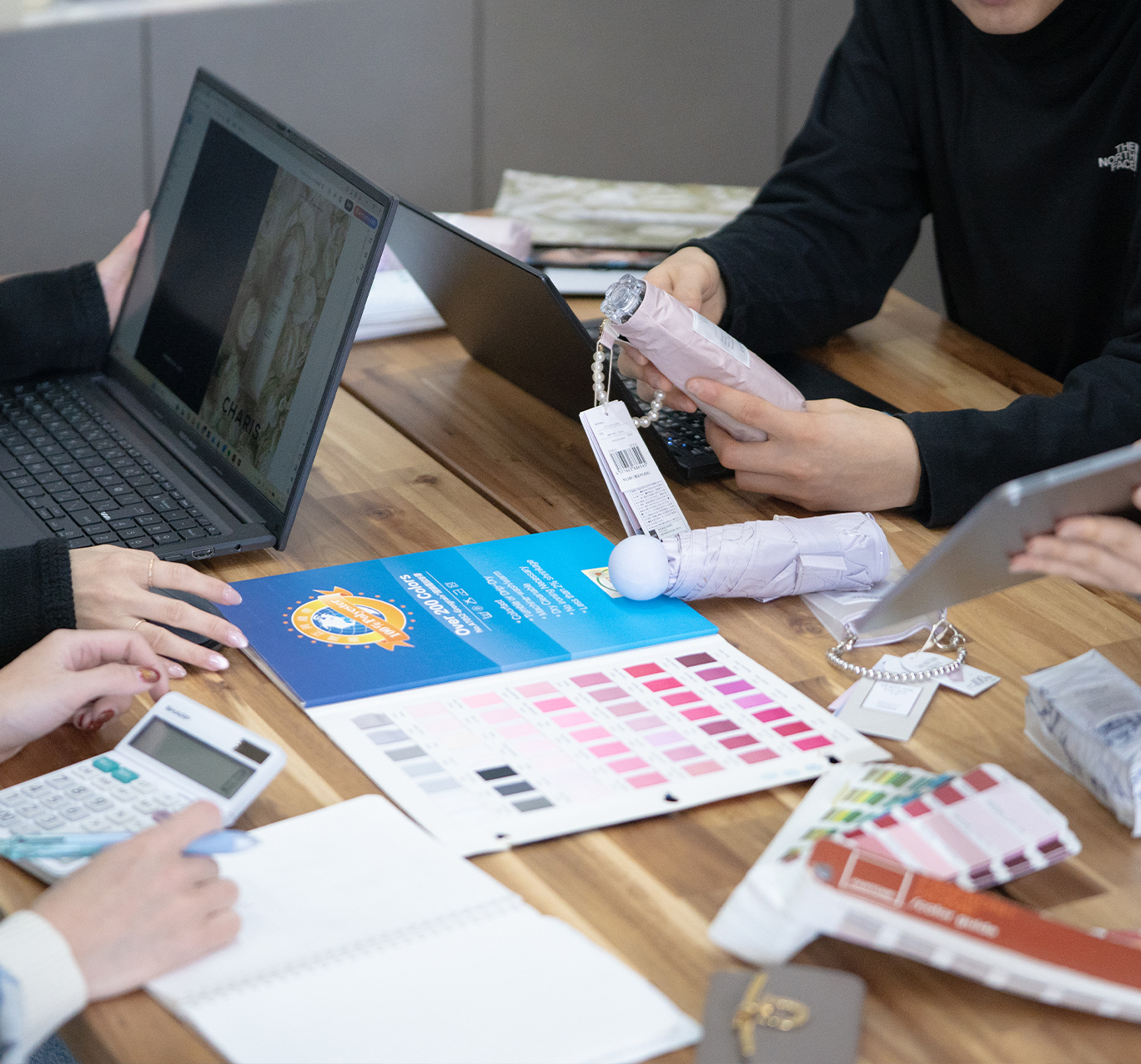 01.	商品企画、プロダクトデザイン、工場への指示、生産管理